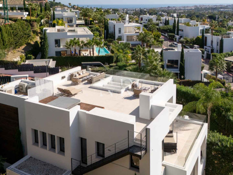 Villa contemporaine avec vue panoramique à Nueva Andalucía à vendre