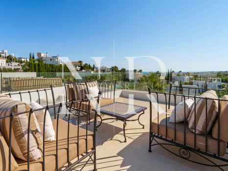 Villa contemporánea con vistas panorámicas en Nueva Andalucía en venta