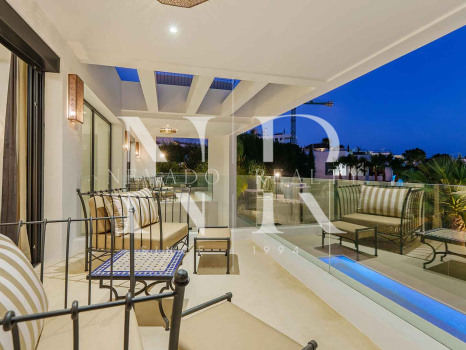 Villa contemporánea con vistas panorámicas en Nueva Andalucía en venta
