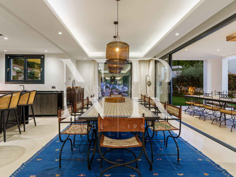 Villa contemporánea con vistas panorámicas en Nueva Andalucía en venta