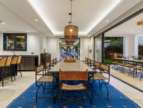 Villa contemporaine avec vue panoramique à Nueva Andalucía à vendre