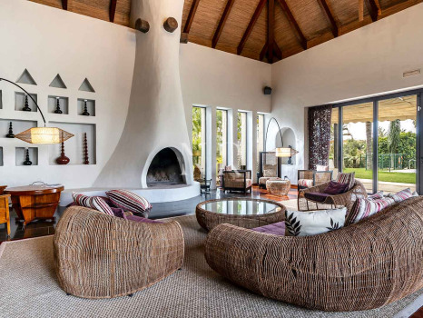 Villa junto a campo de golf en Estepona en venta