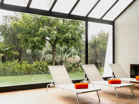 Villa junto a campo de golf en Estepona en venta