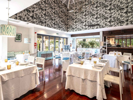 Villa junto a campo de golf en Estepona en venta
