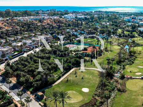 Villa à vendre près du terrain de golf à Estepona