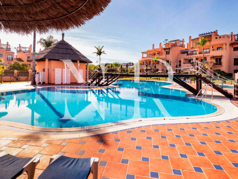 Appartement en bord de mer à Hacienda del Sol, Estepona, à vendre