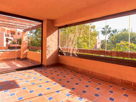 Appartement en bord de mer à Hacienda del Sol, Estepona, à vendre