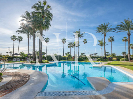 Frontline Beach Apartment in Costalita del Mar, Estepona for sale