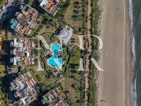 Frontline Beach Apartment in Costalita del Mar, Estepona for sale