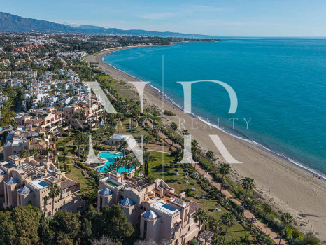 Frontline Beach Apartment in Costalita del Mar, Estepona for sale