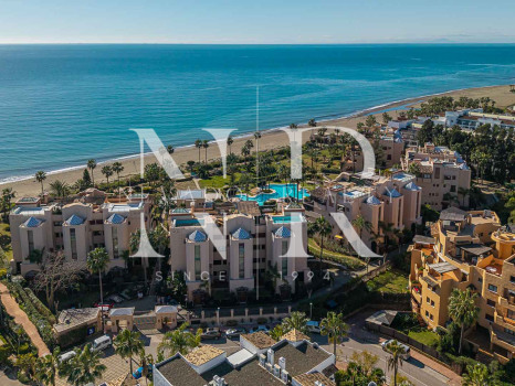 Frontline Beach Apartment in Costalita del Mar, Estepona for sale