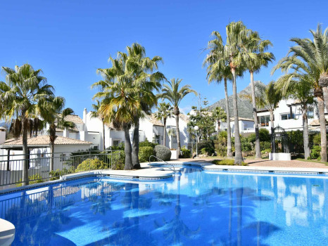 Maison mitoyenne avec vue sur la mer à Altos de Salamanca, Marbella Golden Mile à vendre