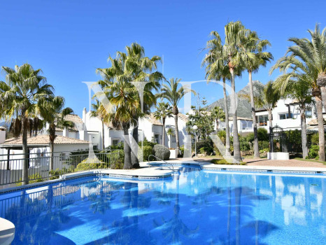 Maison mitoyenne avec vue sur la mer à Altos de Salamanca, Marbella Golden Mile à vendre