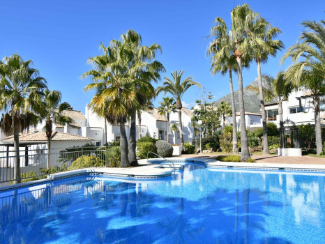 Maison mitoyenne avec vue sur la mer à Altos de Salamanca, Marbella Golden Mile à vendre
