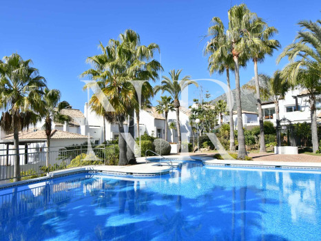 Maison mitoyenne avec vue sur la mer à Altos de Salamanca, Marbella Golden Mile à vendre