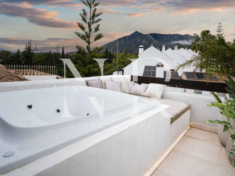 Maison mitoyenne avec vue sur la mer à Altos de Salamanca, Marbella Golden Mile à vendre