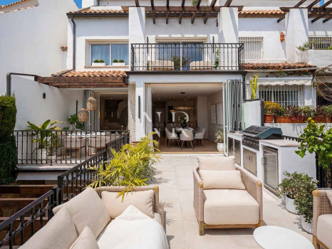 Maison mitoyenne avec vue sur la mer à Altos de Salamanca, Marbella Golden Mile à vendre
