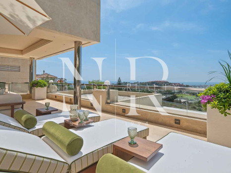 Penthouse avec vue sur la mer à vendre à Nueva Andalucía