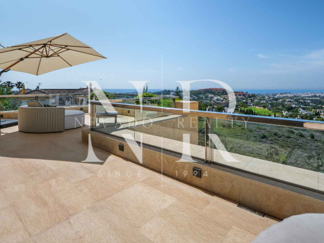 Penthouse avec vue sur la mer à vendre à Nueva Andalucía