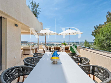 Penthouse avec vue sur la mer à vendre à Nueva Andalucía