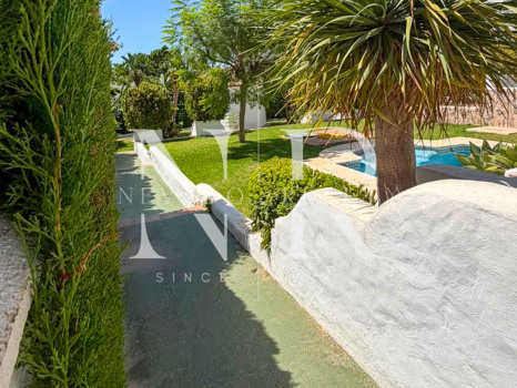 Semi-detached house in the Montepiedra Milla de Oro residential complex, available for long-term rent