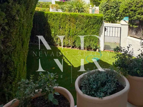 Semi-detached house in the Montepiedra Milla de Oro residential complex, available for long-term rent