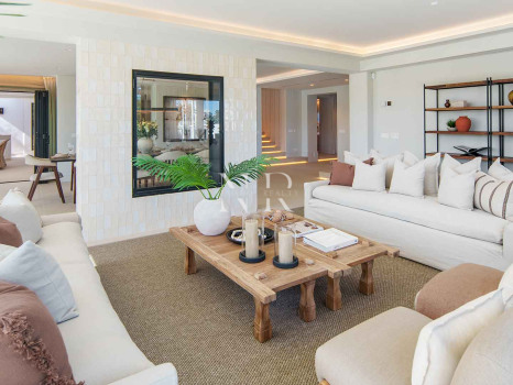 Villa en primera línea de golf en Los Naranjos Golf Club, Nueva Andalucía, en venta