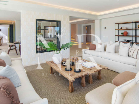 Frontline golf villa for sale at Los Naranjos Golf Club, Nueva Andalucía