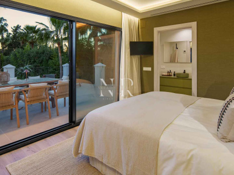 Villa en primera línea de golf en Los Naranjos Golf Club, Nueva Andalucía, en venta