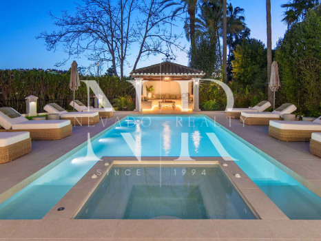 Frontline golf villa for sale at Los Naranjos Golf Club, Nueva Andalucía