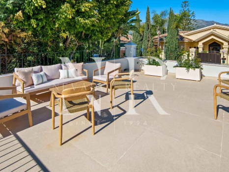 Frontline golf villa for sale at Los Naranjos Golf Club, Nueva Andalucía