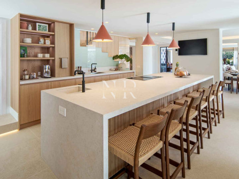 Villa en primera línea de golf en Los Naranjos Golf Club, Nueva Andalucía, en venta
