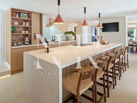 Frontline golf villa for sale at Los Naranjos Golf Club, Nueva Andalucía