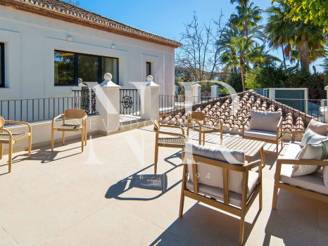 Frontline golf villa for sale at Los Naranjos Golf Club, Nueva Andalucía