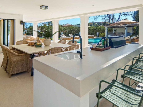Villa en primera línea de golf en Los Naranjos Golf Club, Nueva Andalucía, en venta