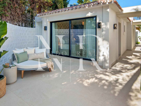 Frontline golf villa for sale at Los Naranjos Golf Club, Nueva Andalucía