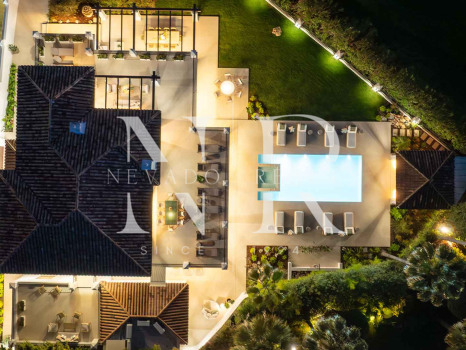 Frontline golf villa for sale at Los Naranjos Golf Club, Nueva Andalucía