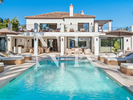Frontline golf villa for sale at Los Naranjos Golf Club, Nueva Andalucía