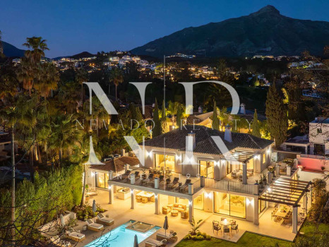 Frontline golf villa for sale at Los Naranjos Golf Club, Nueva Andalucía
