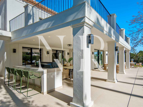 Frontline golf villa for sale at Los Naranjos Golf Club, Nueva Andalucía