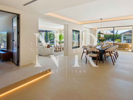Frontline golf villa for sale at Los Naranjos Golf Club, Nueva Andalucía