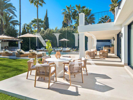 Frontline golf villa for sale at Los Naranjos Golf Club, Nueva Andalucía