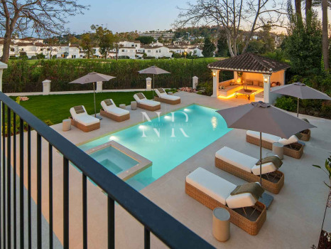Villa en primera línea de golf en Los Naranjos Golf Club, Nueva Andalucía, en venta