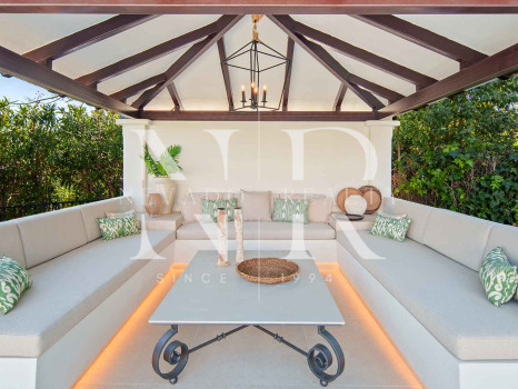 Frontline golf villa for sale at Los Naranjos Golf Club, Nueva Andalucía