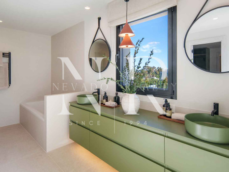 Frontline golf villa for sale at Los Naranjos Golf Club, Nueva Andalucía