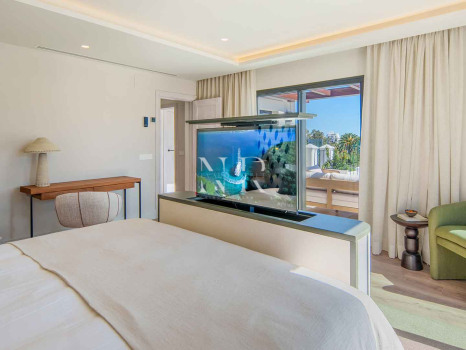 Villa en primera línea de golf en Los Naranjos Golf Club, Nueva Andalucía, en venta