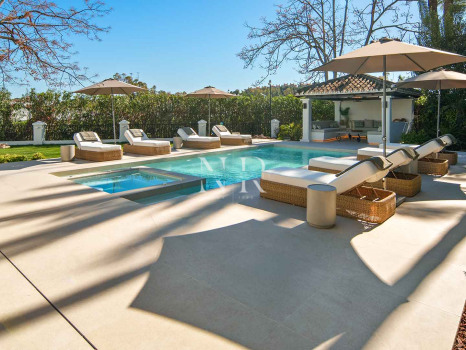 Villa en primera línea de golf en Los Naranjos Golf Club, Nueva Andalucía, en venta
