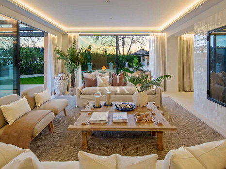 Villa en primera línea de golf en Los Naranjos Golf Club, Nueva Andalucía, en venta