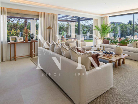 Frontline golf villa for sale at Los Naranjos Golf Club, Nueva Andalucía