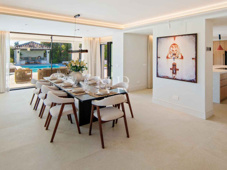 Villa en primera línea de golf en Los Naranjos Golf Club, Nueva Andalucía, en venta